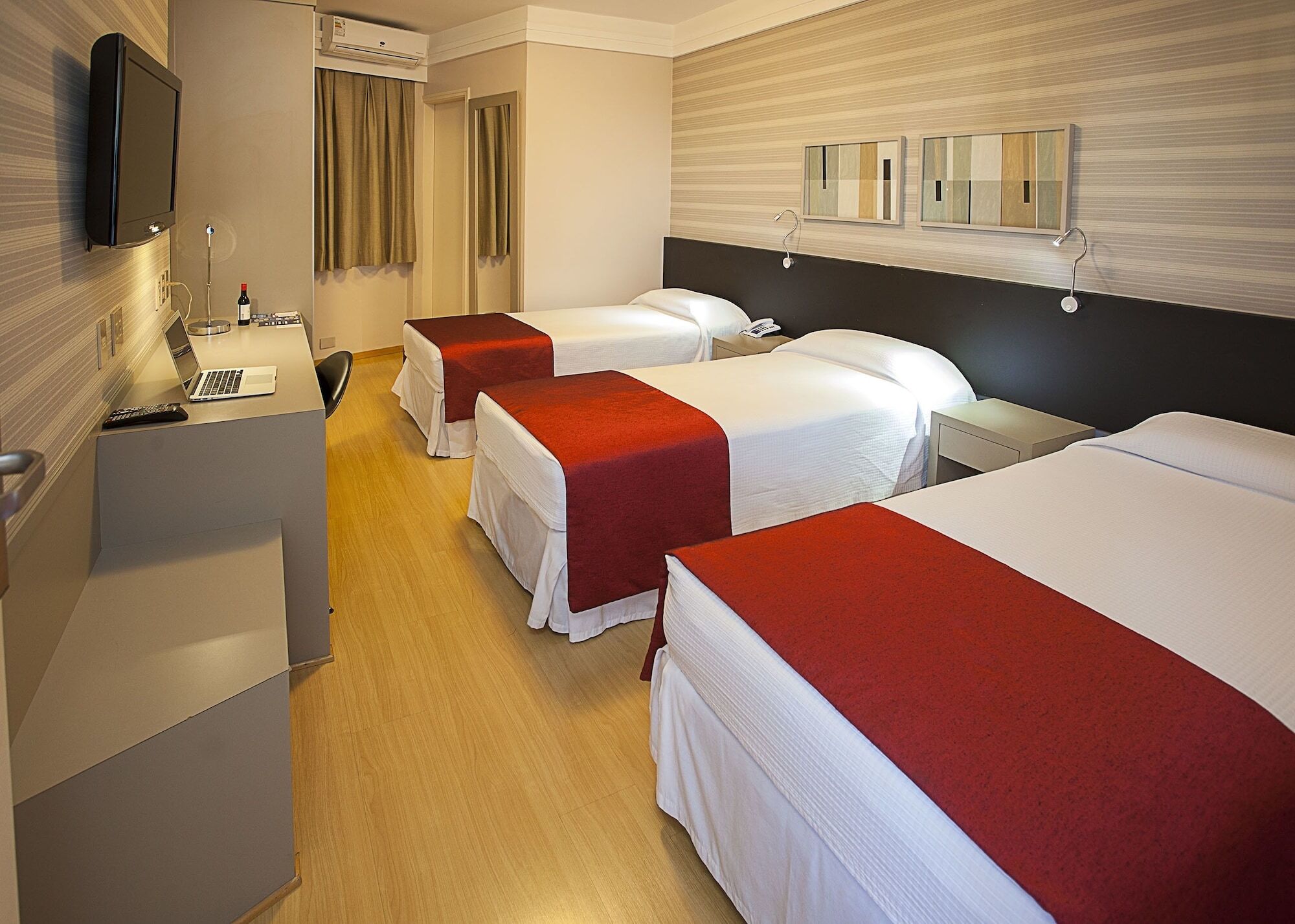 Max Plaza Hotel Μαρίλια Εξωτερικό φωτογραφία